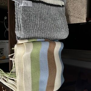 Bundle of 2 scarves